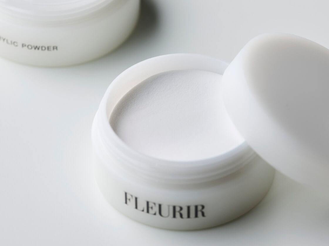 「ホワイト」は、圧倒的な白さと<br />
スマイルラインに最適な操作性