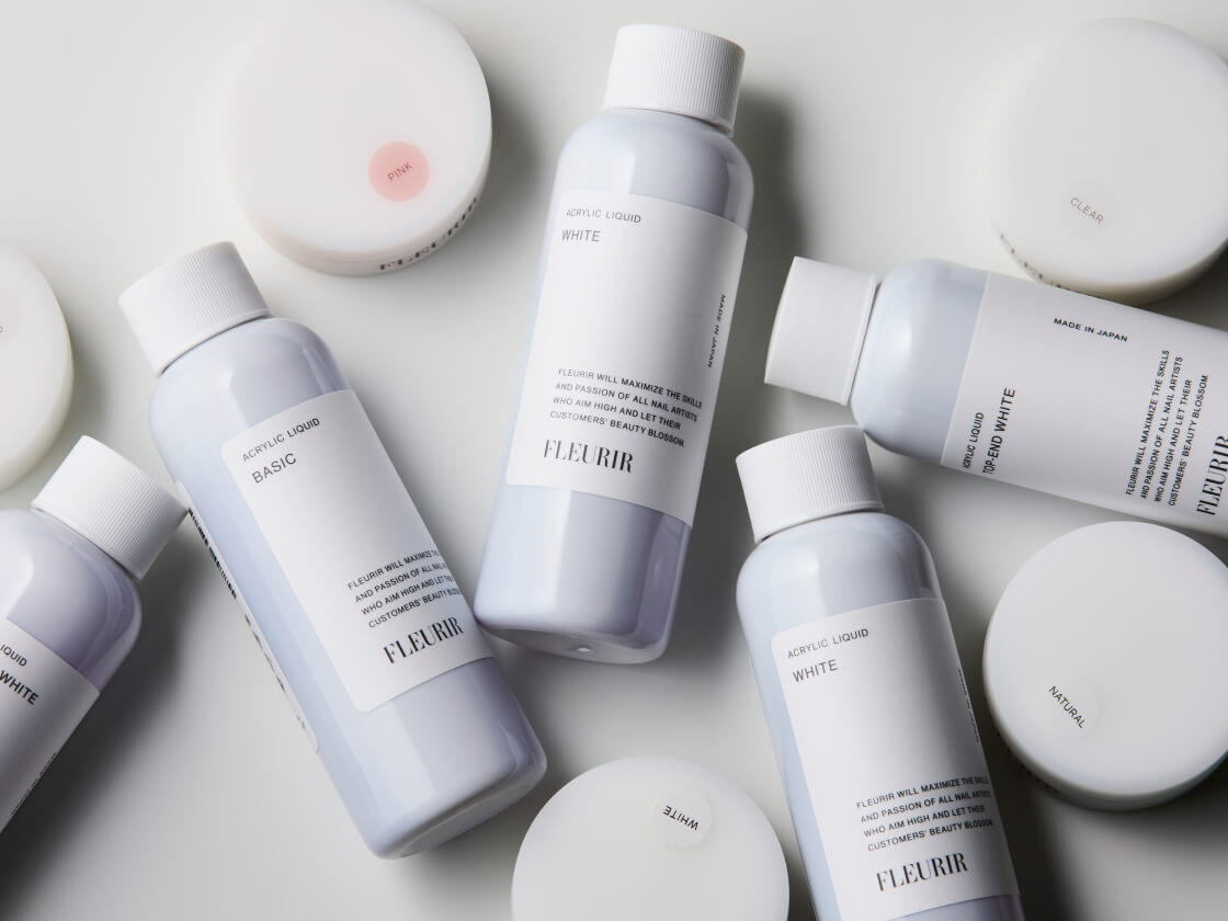 多粒径パウダーで、<br />
完璧なセルフレベリングを叶えます