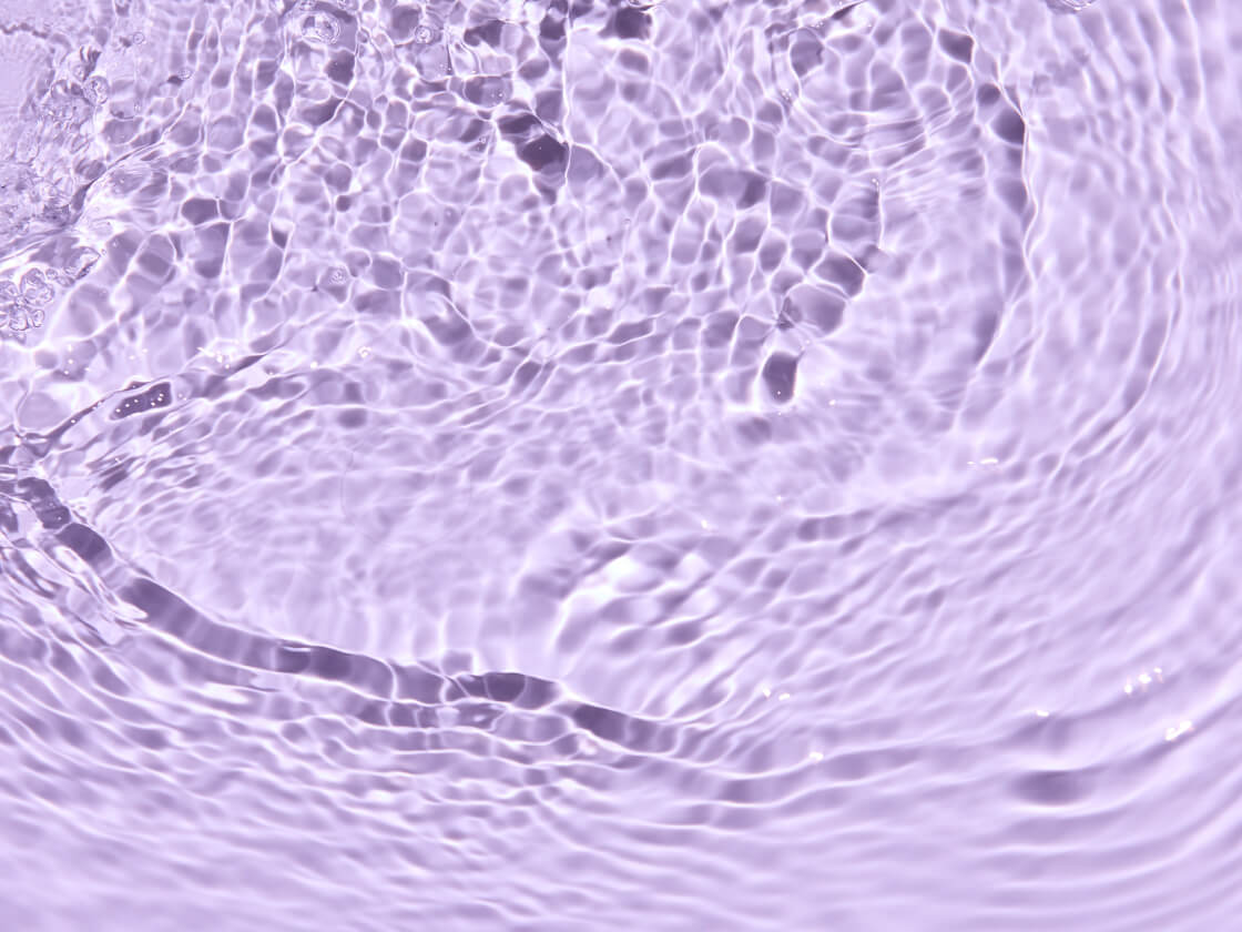 「クリア」は、<br />
まるでガラスのような透明感